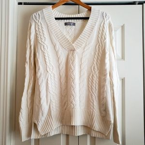 GUC Vneck cableknit sweater